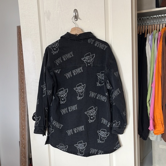 BNWT H&M Toy Story black denim jacket in size XS, fits oversized - Picture 5 of 5